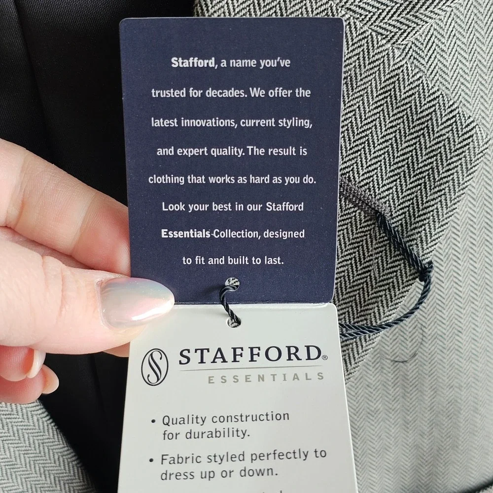 Stafford Essentials Men's Gray Herringbone Classic Fit Sports Coat 42‎ Short NWT